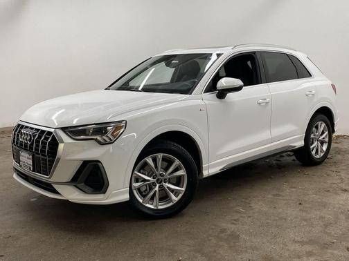 2024 Audi Q3 Premium 45 TFSI S line quattro Tiptronic