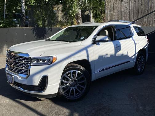 White Frost Tricoat 2022 GMC Acadia Denali