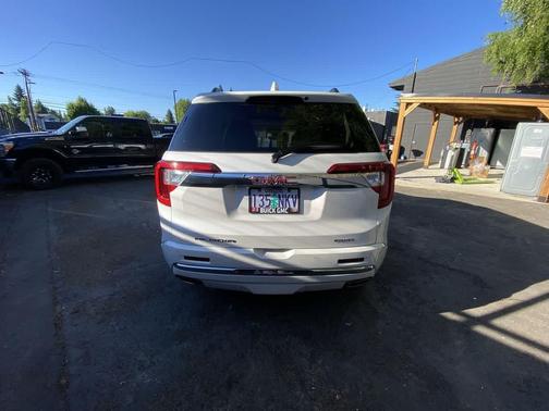 White Frost Tricoat 2022 GMC Acadia Denali