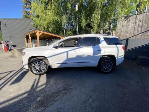 White Frost Tricoat 2022 GMC Acadia Denali