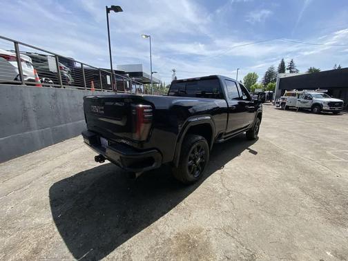 Onyx Black 2024 GMC Sierra 2500 AT4