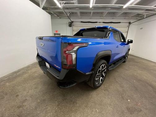 2025 Chevrolet Silverado EV RST