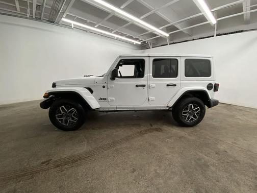 Bright White Clearcoat 2025 Jeep Wrangler 4-Door Sahara 4x4