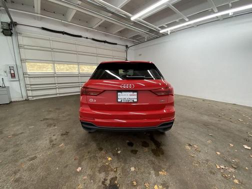 2024 Audi Q3 Premium 45 TFSI S line quattro Tiptronic