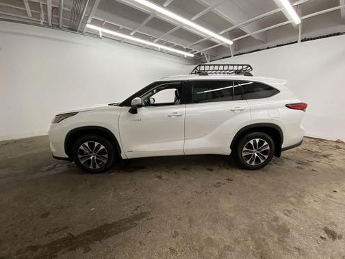 2021 Toyota Highlander Hybrid XLE