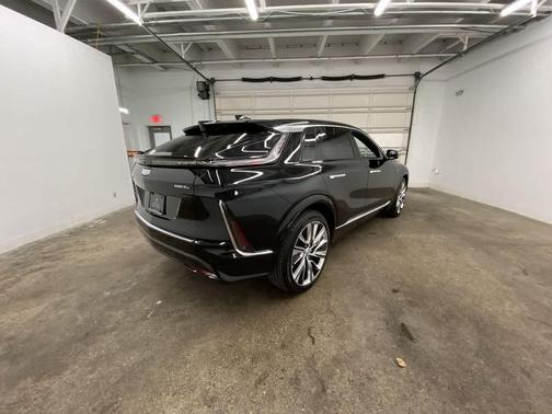 Stellar Black Metallic 2024 Cadillac LYRIQ Luxury
