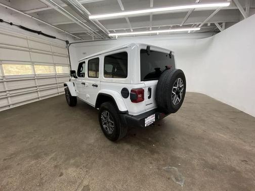 2025 Jeep Wrangler 4-Door Sahara 4x4