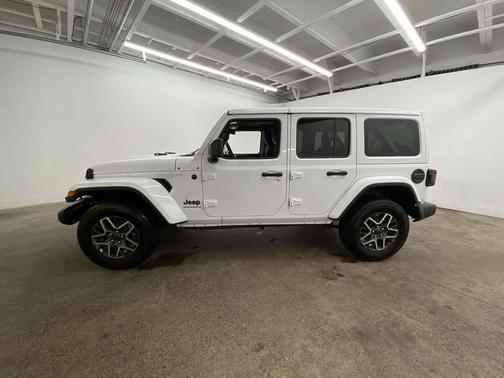 2025 Jeep Wrangler 4-Door Sahara 4x4