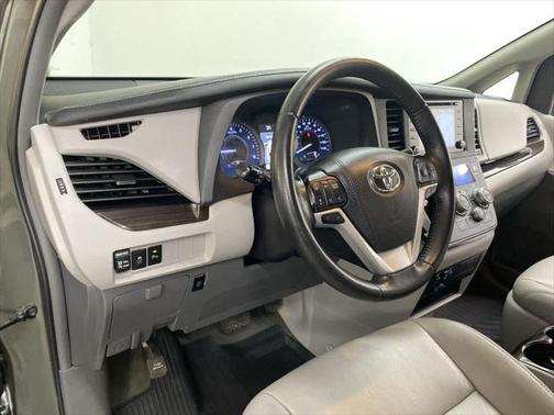 2019 Toyota Sienna XLE