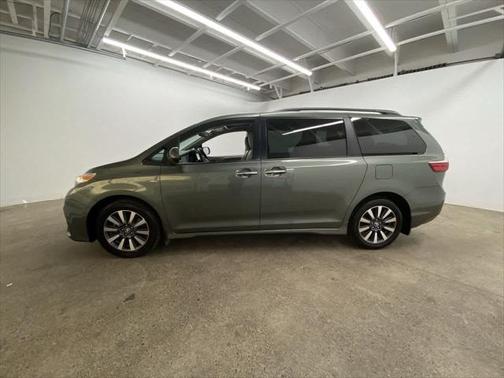 2019 Toyota Sienna XLE