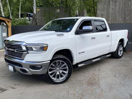 Bright White Clearcoat 2020 RAM 1500 Laramie