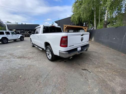 Bright White Clearcoat 2020 RAM 1500 Laramie