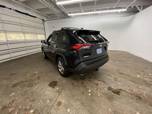 2021 Toyota RAV4 Hybrid XLE Premium