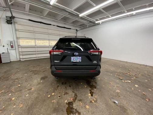 2021 Toyota RAV4 Hybrid XLE Premium