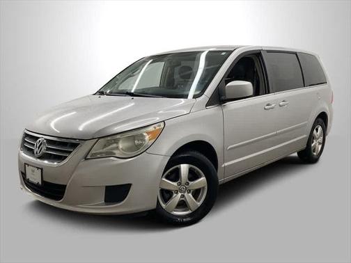 2010 Volkswagen Routan SE