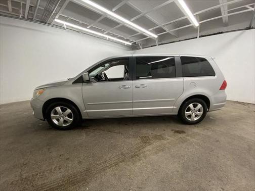 2010 Volkswagen Routan SE