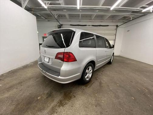 2010 Volkswagen Routan SE