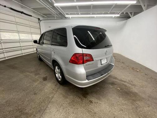 2010 Volkswagen Routan SE