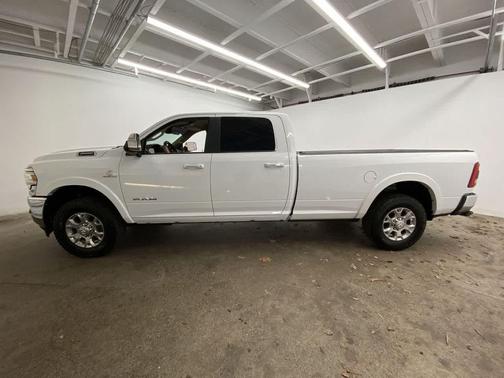 2019 RAM 3500 Laramie Crew Cab 4x4 8' Box