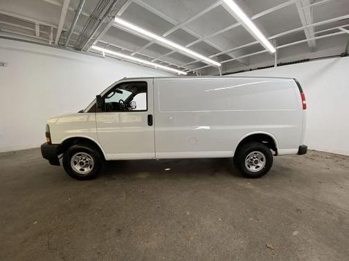 2023 GMC Savana 2500 Work Van