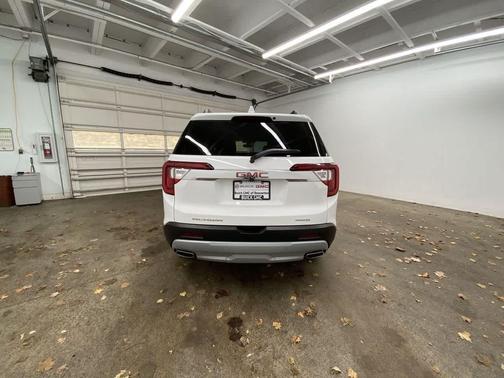 2023 GMC Acadia AWD SLT