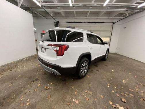 2023 GMC Acadia AWD SLT