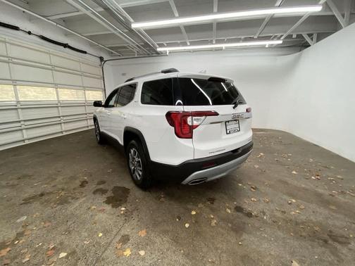 2023 GMC Acadia AWD SLT