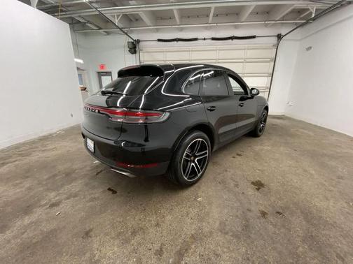 2021 Porsche Macan AWD