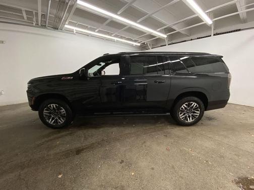 2025 Chevrolet Suburban 4WD Z71