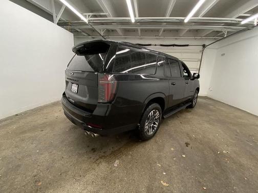 2025 Chevrolet Suburban 4WD Z71