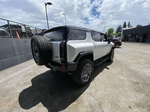 Interstellar White 2025 GMC HUMMER EV SUV 3X