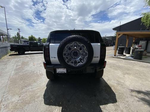Interstellar White 2025 GMC HUMMER EV SUV 3X