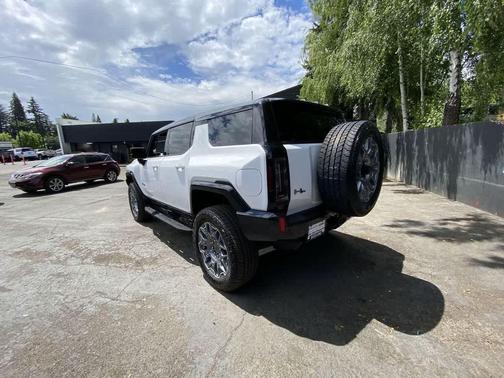 Interstellar White 2025 GMC HUMMER EV SUV 3X