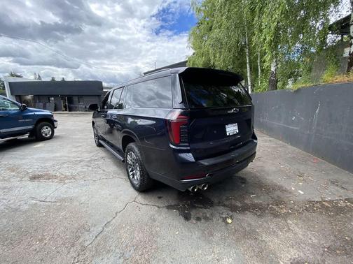 Dark Ash Metallic 2025 Chevrolet Suburban 4WD Z71