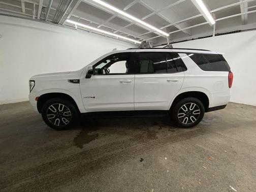 2022 GMC Yukon 4WD AT4