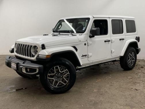2025 Jeep Wrangler 4-Door Sahara 4x4