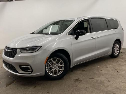 Silver Mist Clearcoat 2024 Chrysler Pacifica Touring L