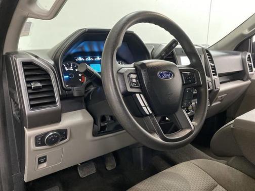 Photo 2 of 32 of 2020 Ford F-150 XLT