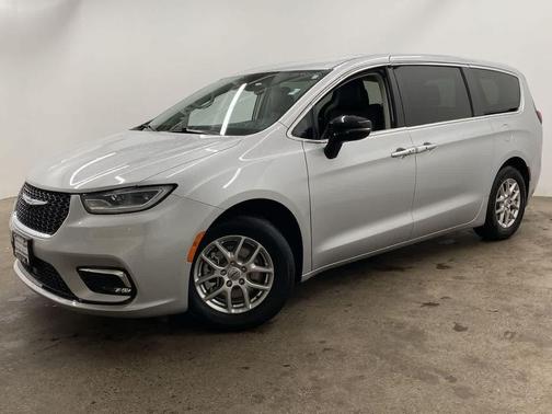Silver Mist Clearcoat 2024 Chrysler Pacifica Touring L