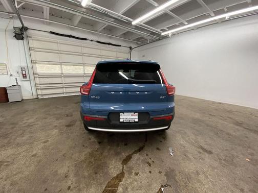 2024 Volvo XC40 B5 AWD