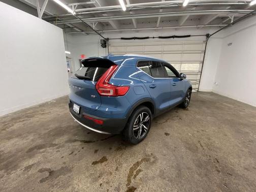 2024 Volvo XC40 B5 AWD