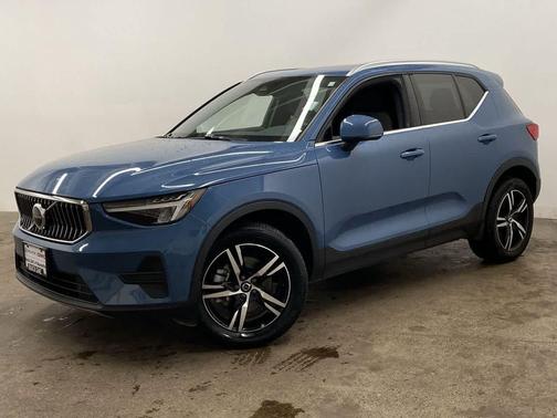 2024 Volvo XC40 B5 AWD