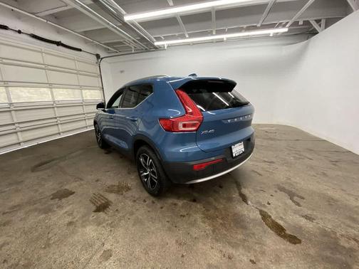 2024 Volvo XC40 B5 AWD