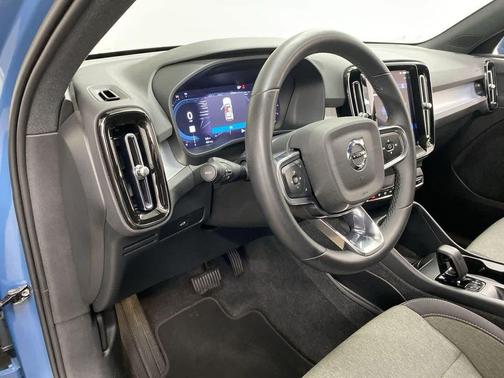 2024 Volvo XC40 B5 AWD