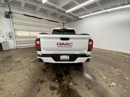 2024 GMC Canyon AT4