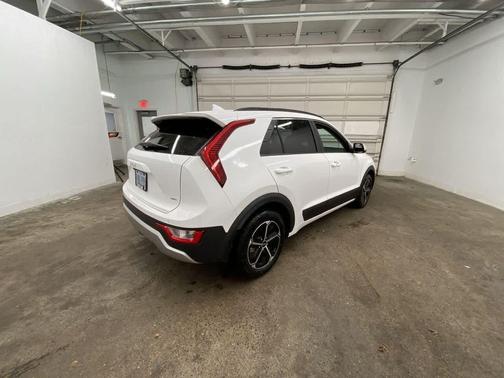 2024 Kia Niro EX