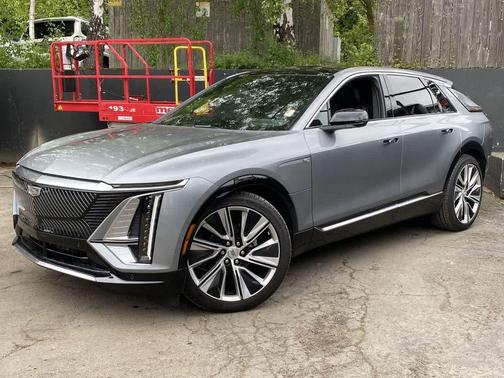 Argent Silver Metallic 2024 Cadillac LYRIQ Luxury
