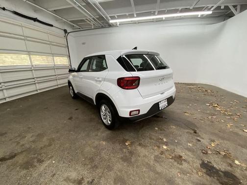 2021 Hyundai VENUE SE