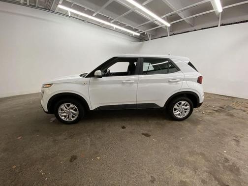 2021 Hyundai VENUE SE