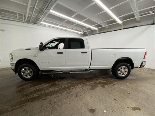 2024 RAM 3500 Big Horn Crew Cab 4x4 8' Box